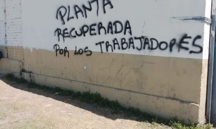 F. Varela: Trabajadores del ex frigorífico La Huella tomaron el predio ocupado por personas a cargo del anterior inquilino